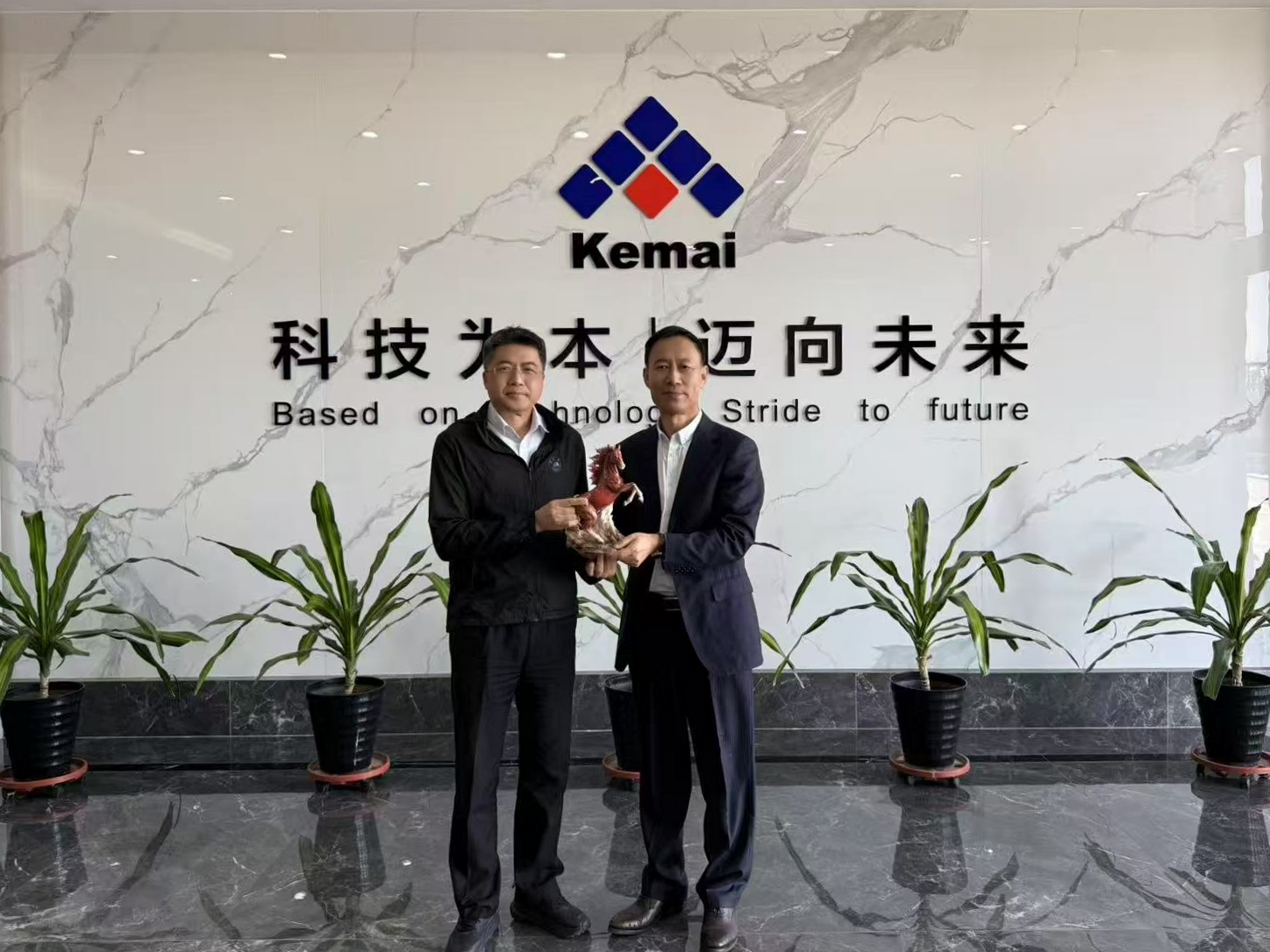 深化戰(zhàn)略合作 共謀綠色發(fā)展 — 正新集團高層領(lǐng)導(dǎo)蒞臨科邁考察交流