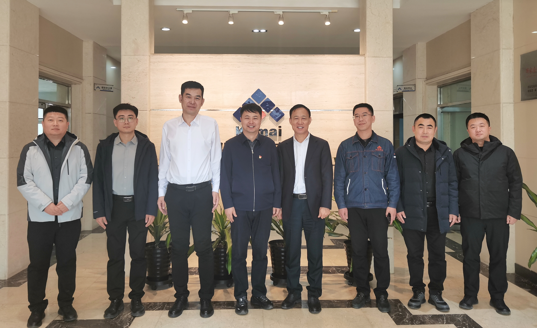 政企同心共話發(fā)展 寒冬送暖共迎新春